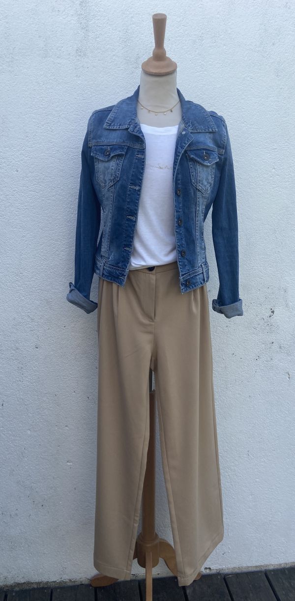 veste STRADIVARIUS, tee-shirt PEPE JEANS, pantalon BERSHKA